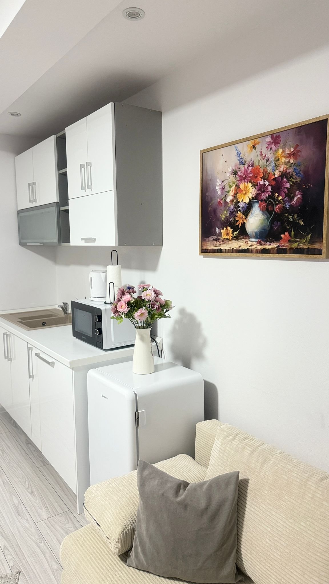 Camera dublă + canapea extensibilă, Yvett House, Sfântu Gheorghe: fotografia 3 din 7