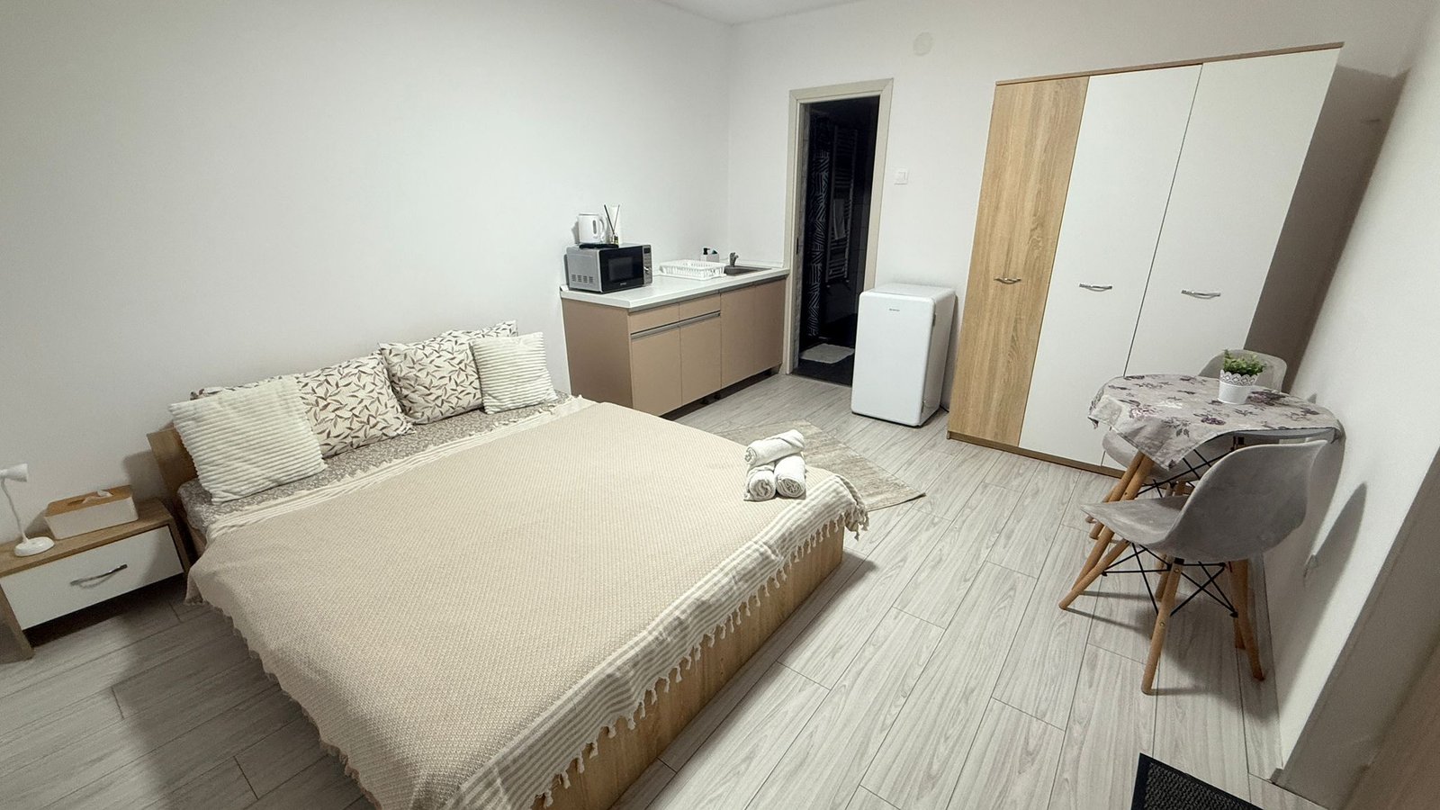 Camera dublă standard, Yvett House, Sfântu Gheorghe: fotografia 1 din 4