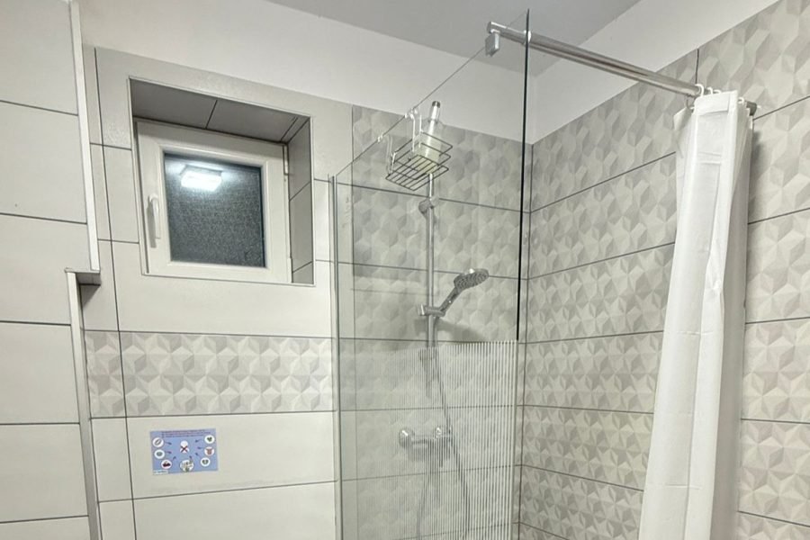 Camera dublă + canapea extensibilă (1)